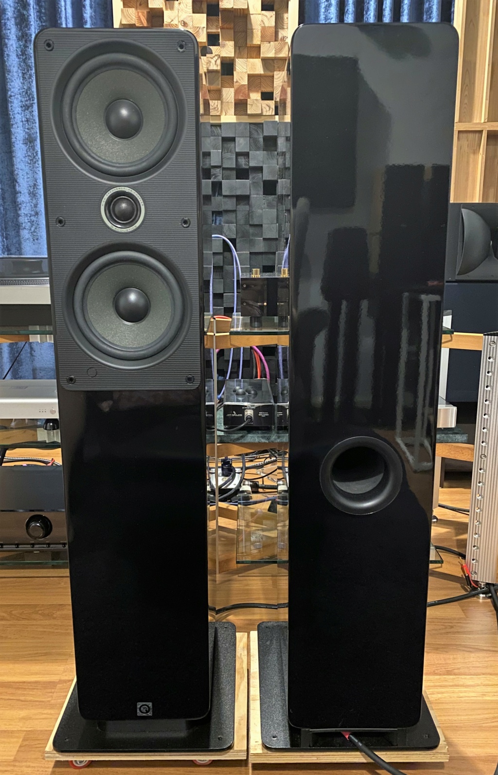Q Acoustics 2050i Floortstand speaker (sold) Img_9022