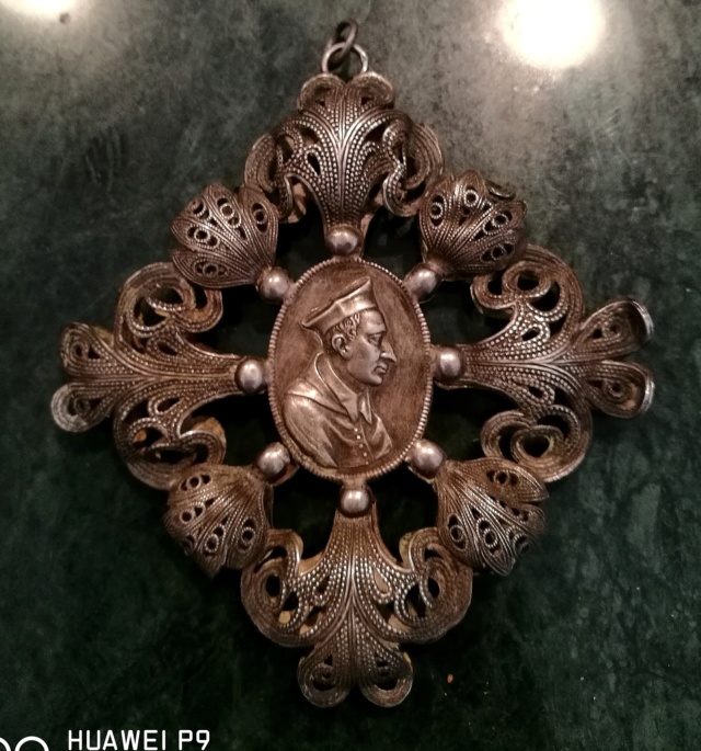 Ayuda para datar una medalla de san Carlos Borromeo Img_2015