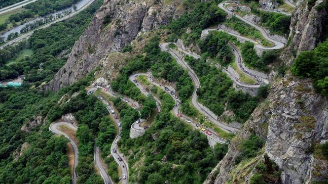 Top 10 des plus belles routes à moto (en France)