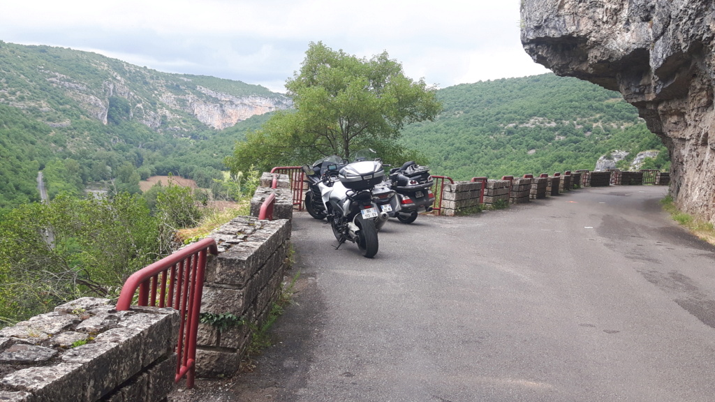 Ma terrasse préférée en bord de l 'Aveyron 20220512