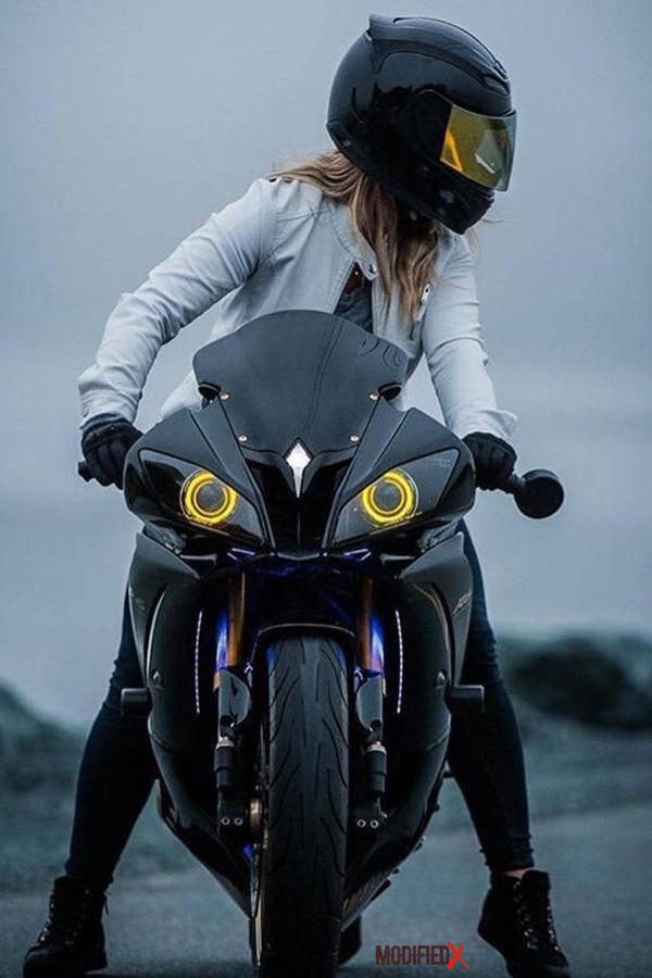 Des motos et des femmes [Le casque et la plume]  C92e4410