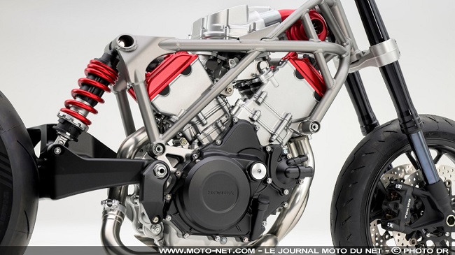 Honda dévoile un moteur V3 compressé Fffff271