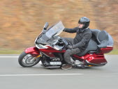 Conduire une moto de 1800 cm³ sans permis moto ? C'est possible Honda-31