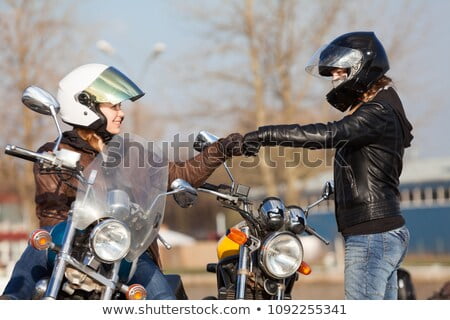 Des motos et des femmes [Le casque et la plume]  Image-15