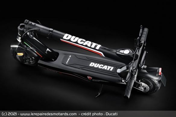 Trottinette Ducati Pro-III Mobili10