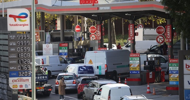 Les grandes stations-service parisiennes n'ont plus le droit de vendre du diesel S8-les12