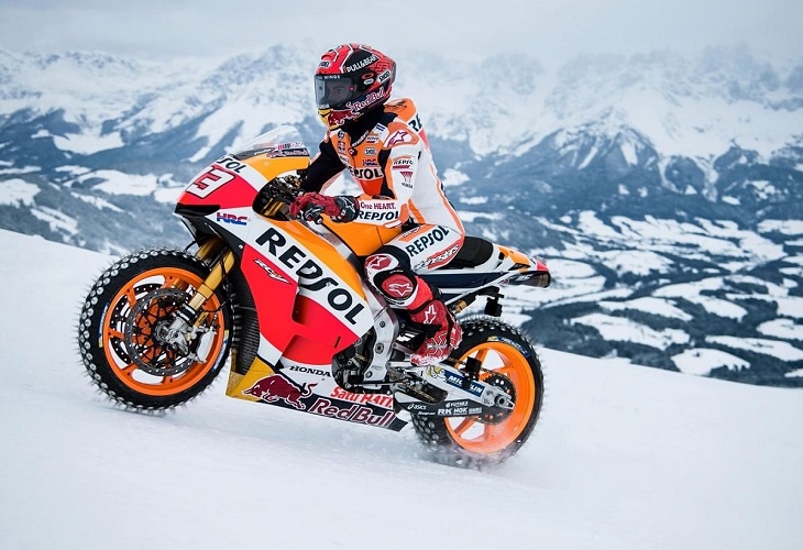 Les conseils essentiels pour rouler sur la neige en moto Vignet16