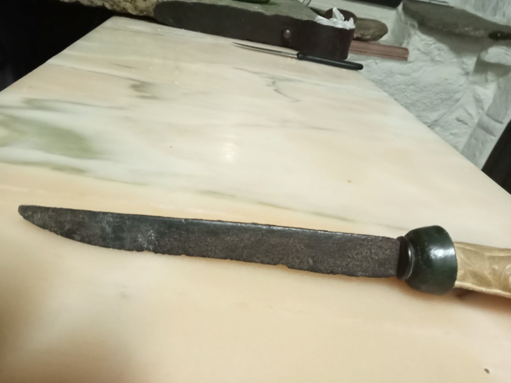 Cuchillo mango de piedra Hojacu13
