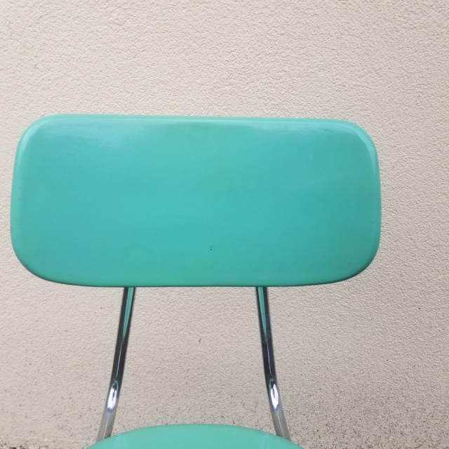 Chaise midcentury en fibre de verre et acier chromé 20210114