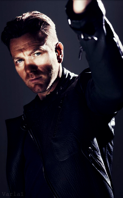 Ewan McGregor Em_vav13