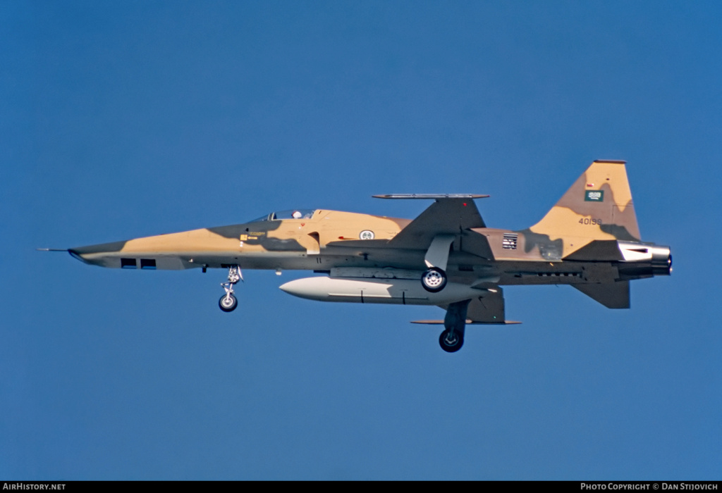 RF 5E Tigereye Saudi Arabia   Dreammodel + Airfix  1/72 02817010