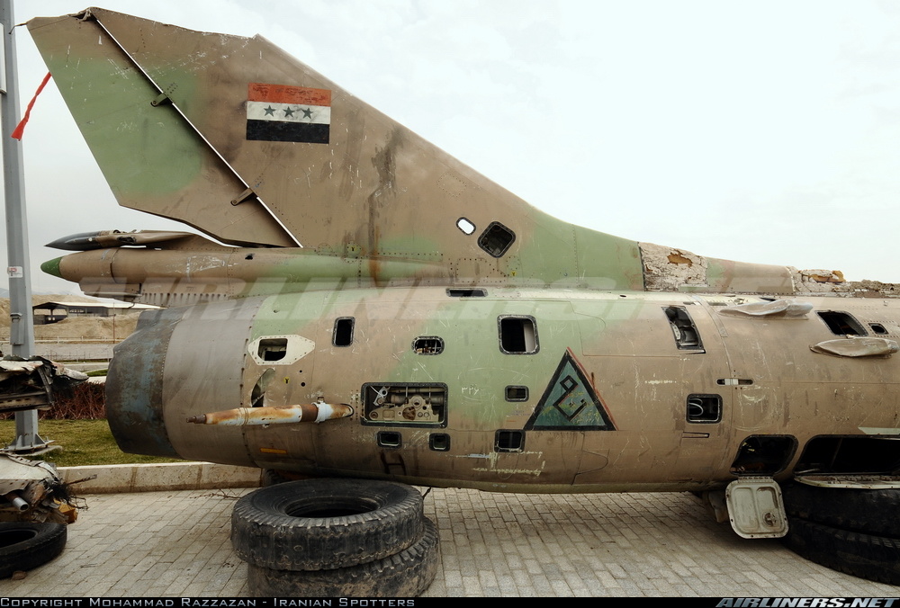 Irak - [Modelsvit] 1/72 -  Sukhoi Su-22 UM3K Fitter  Irak   18862611