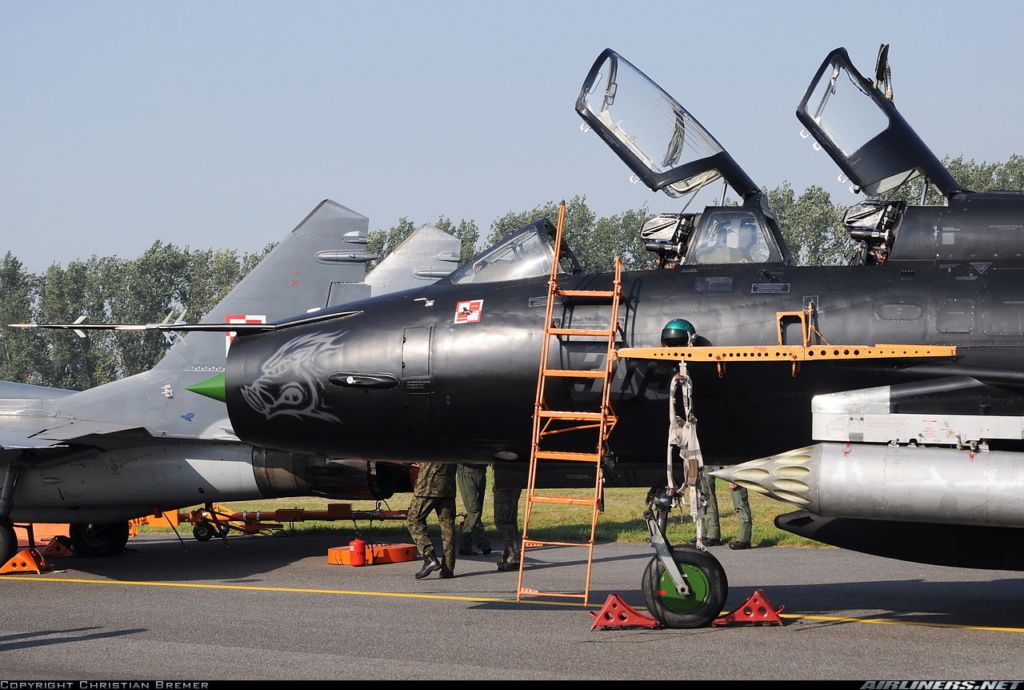 Irak - [Modelsvit] 1/72 -  Sukhoi Su-22 UM3K Fitter  Irak   20342610