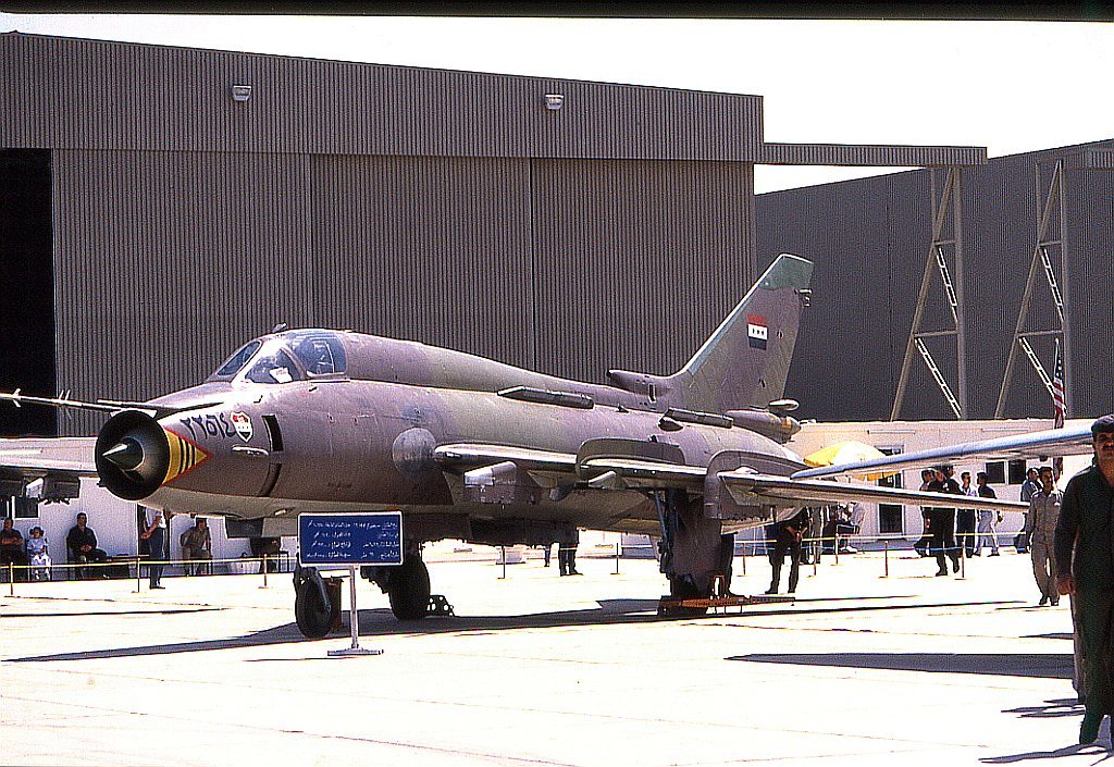 Irak - [Modelsvit] 1/72 -  Sukhoi Su-22 UM3K Fitter  Irak   Bag510