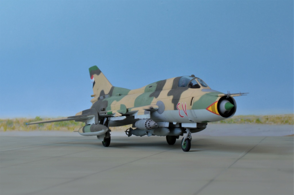 Sukhoi Su-22M3 J  South Yemen  Modelsvit + VespaModel Dsc_0537