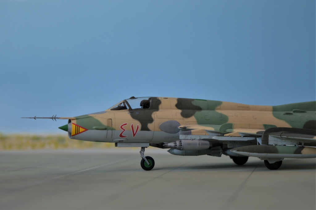 Sukhoi Su-22M3 J  South Yemen  Modelsvit + VespaModel Dsc_0541