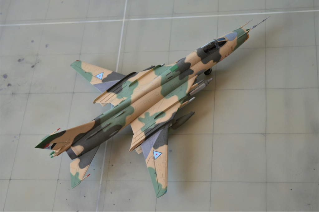 Sukhoi Su-22M3 J  South Yemen  Modelsvit + VespaModel Dsc_0544