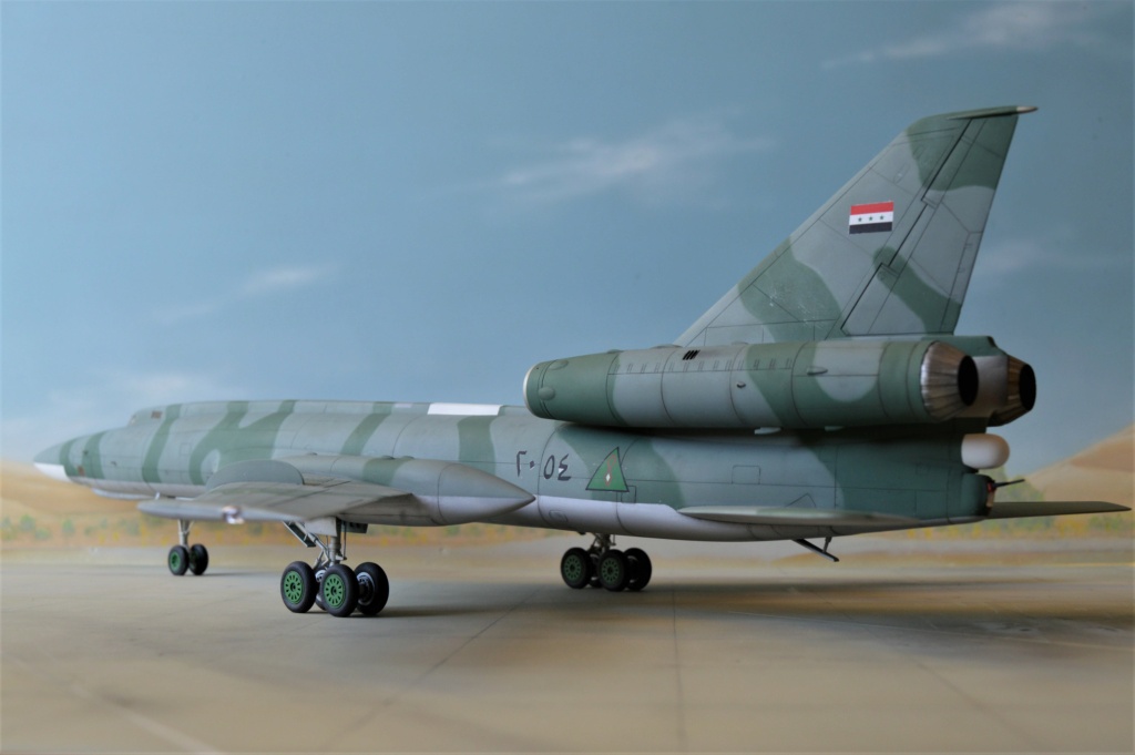 [Italeri (Esci)] 1/72 - Tupolev Tu-22 Blinder Irak   Dsc_0769