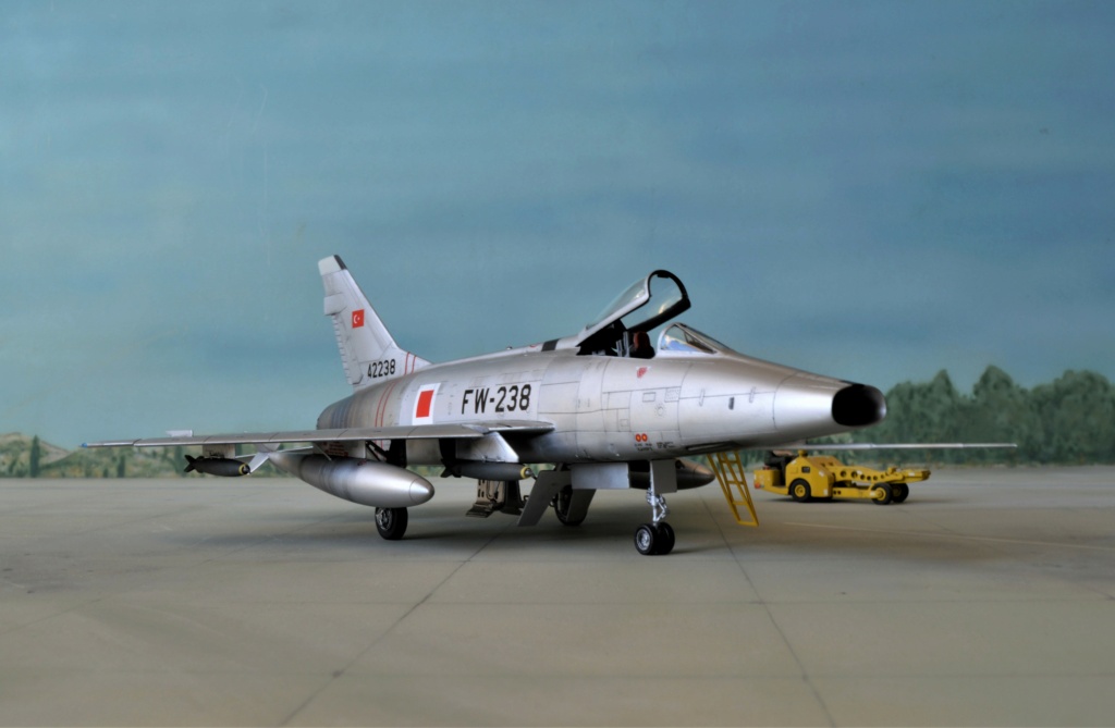 [Trumpeter] 1/72 - North American F-100D Super Sabre   Turquie   Dsc_0916