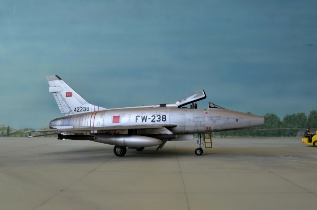[Trumpeter] 1/72 - North American F-100D Super Sabre   Turquie   Dsc_0917