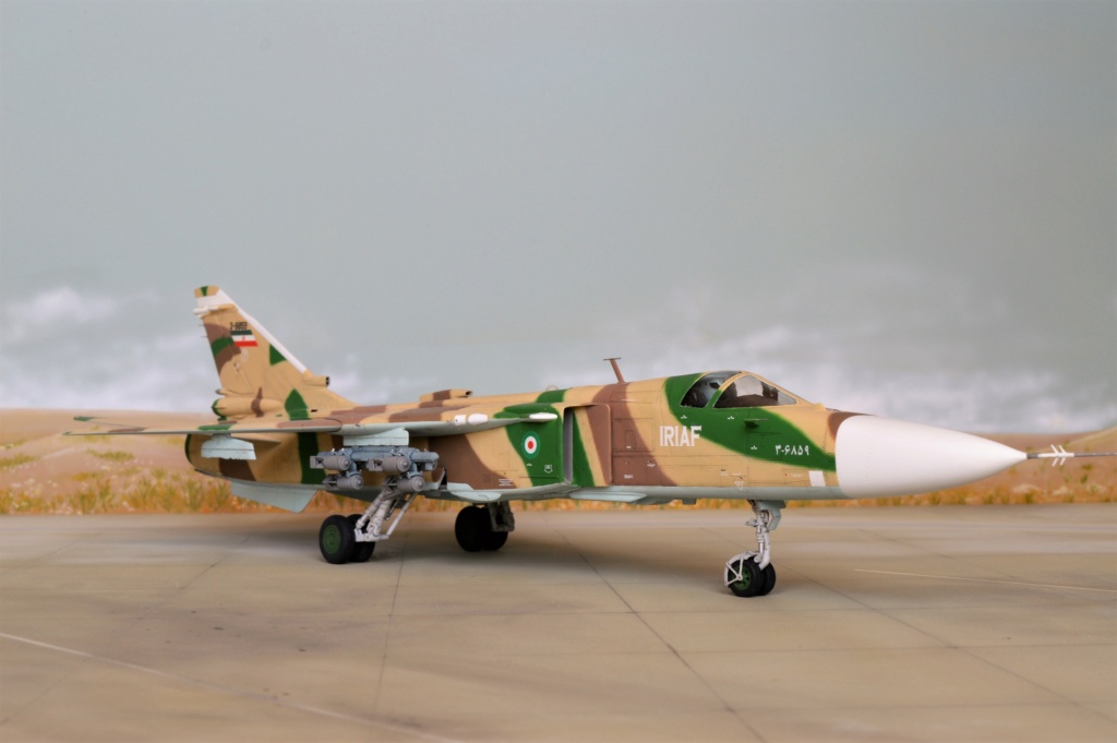 [Trumpeter] 1/72 - Sukhoi Su-24 Fencer  Iran   Dsc_0966