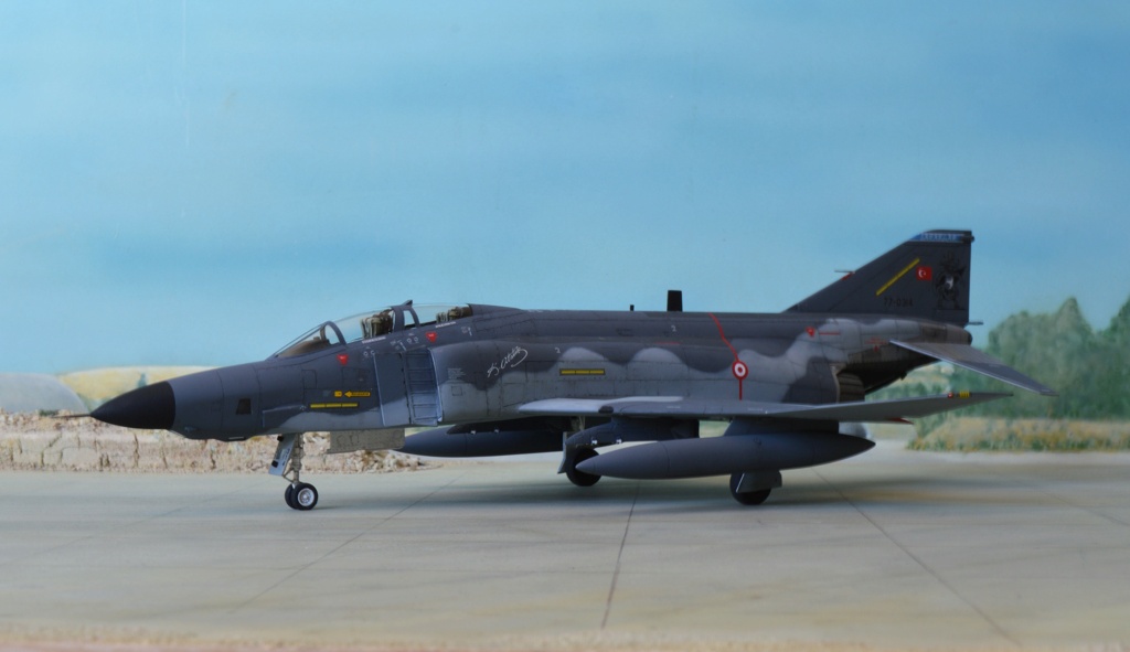 [Hasegawa] 1/72 - McDonnell-Douglas RF-4E Phantom II  Turquie Dsc_1018