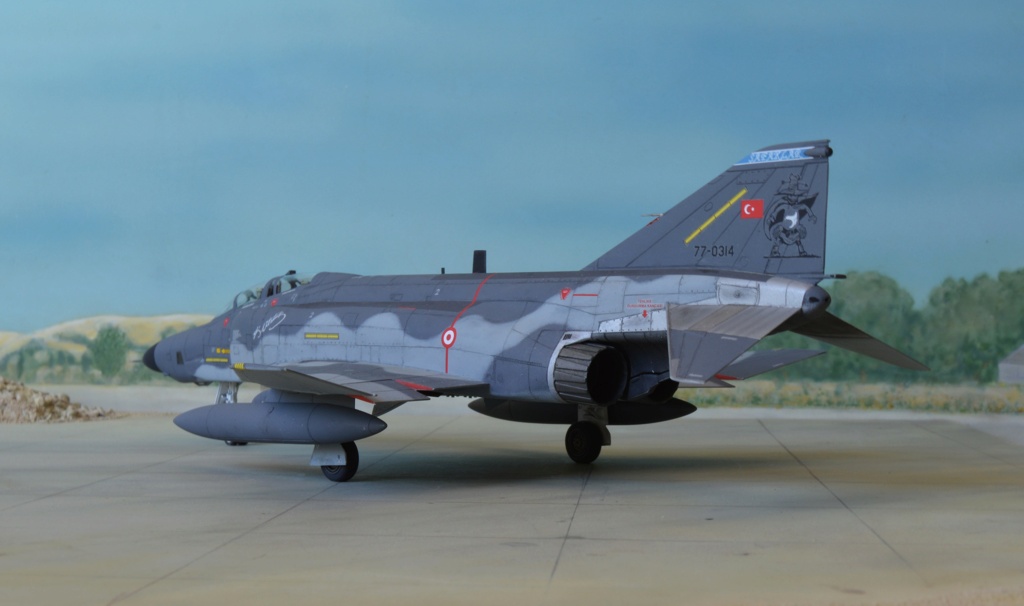[Hasegawa] 1/72 - McDonnell-Douglas RF-4E Phantom II  Turquie Dsc_1019