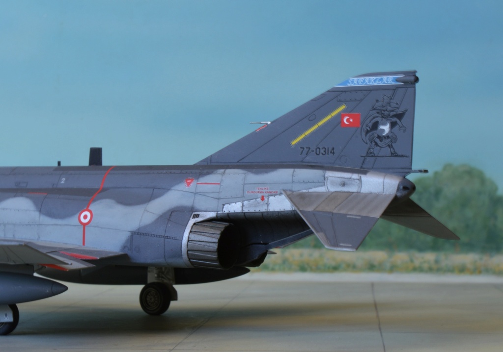 [Hasegawa] 1/72 - McDonnell-Douglas RF-4E Phantom II  Turquie Dsc_1020