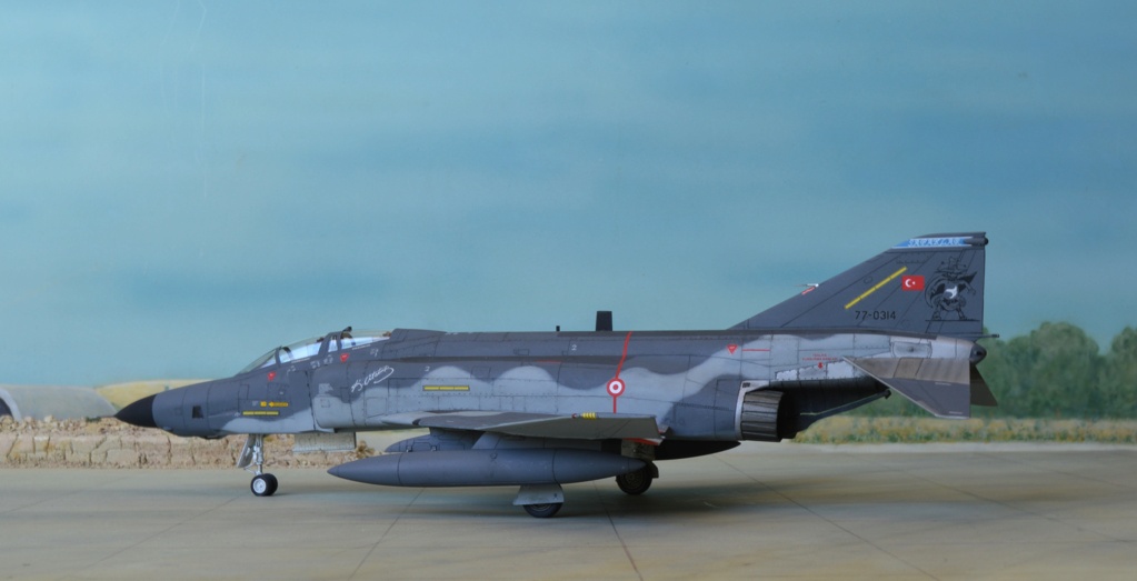 [Hasegawa] 1/72 - McDonnell-Douglas RF-4E Phantom II  Turquie Dsc_1022