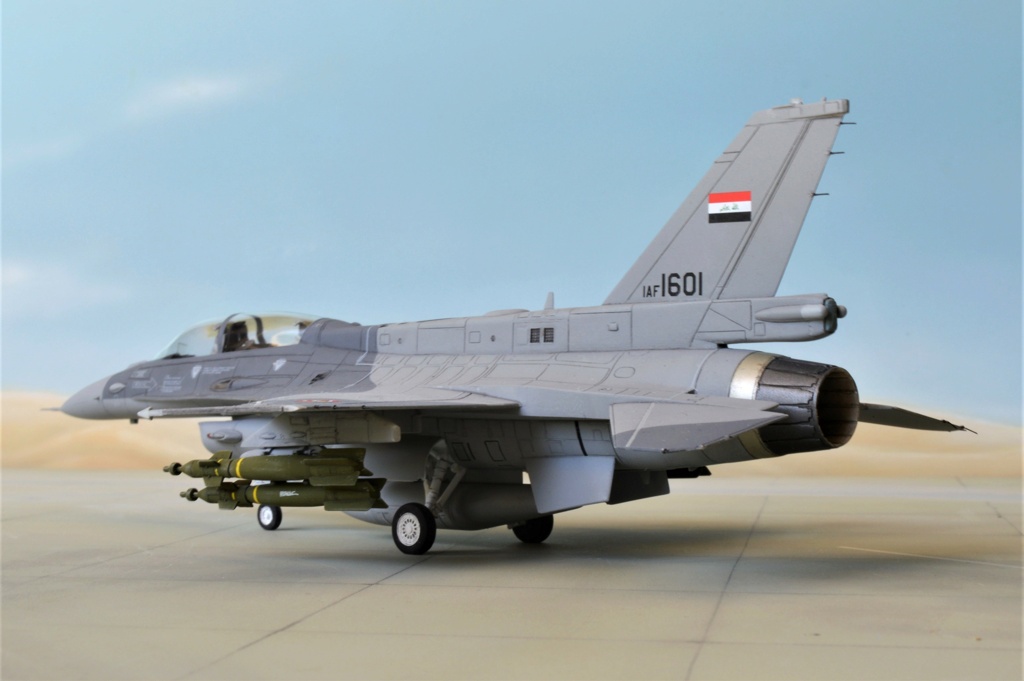  [Revell] 1/72 - Lockheed-Martin F-16A Fighting Falcon  Block 40 Egypt / F-16D Block 52 Irak Dsc_1177