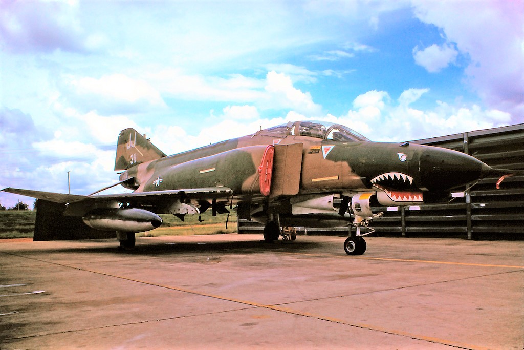 F 4E Phantom II USAF, Viet-Nam 1972  Finemolds  1/72 Hi7oe110