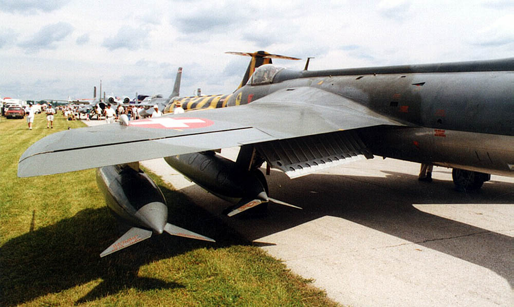 [Revell + PJ Production] 1/72 - Hawker Hunter T.79  Qatar   Hunter10