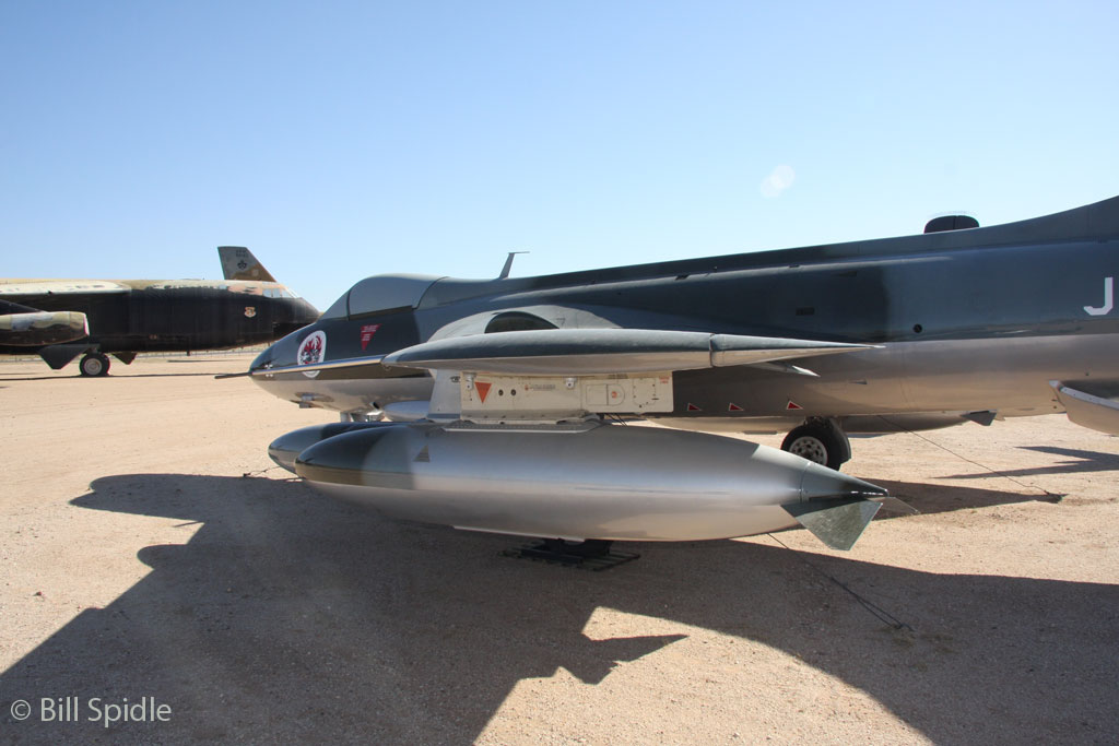 [Revell + PJ Production] 1/72 - Hawker Hunter T.79  Qatar   Hunter11