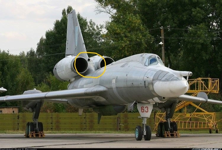 TU 22 Blinder Irak  1/72 Italeri Tupole11