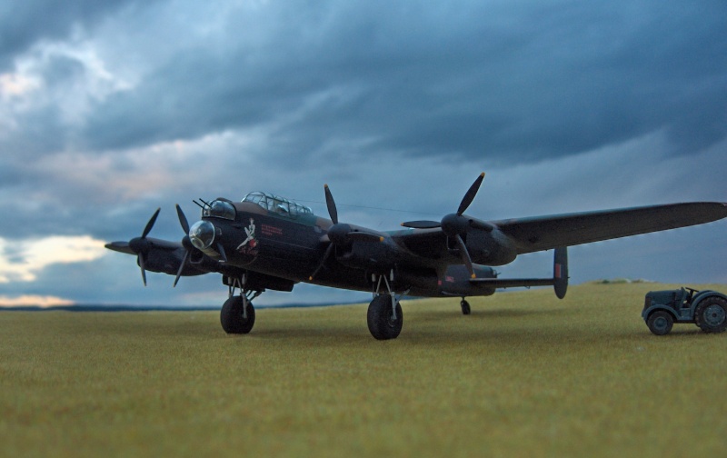 Avro Lancaster  B. I   . Revell 1/72 Hpim6410