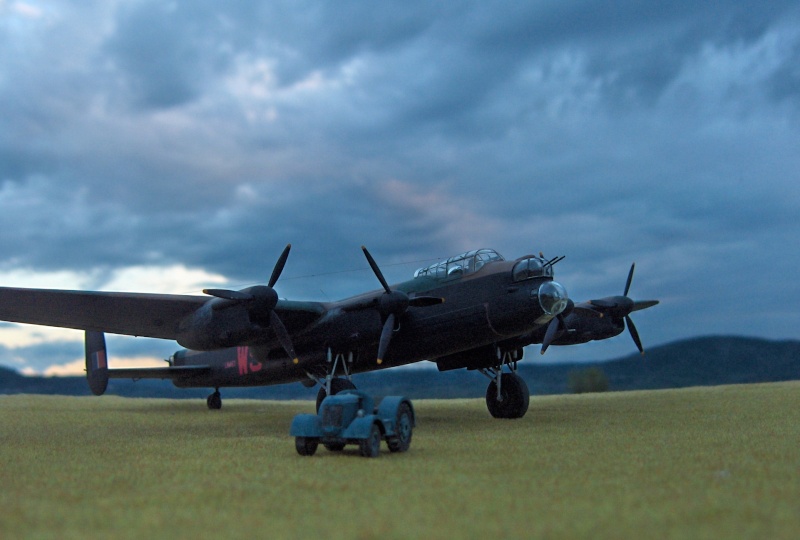 Avro Lancaster  B. I   . Revell 1/72 Hpim6412