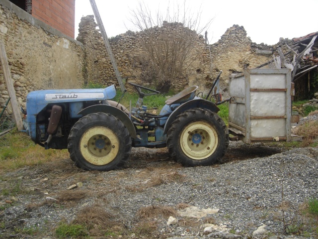 STAUB  tracteurs :prospectus d'époque Dsc05210