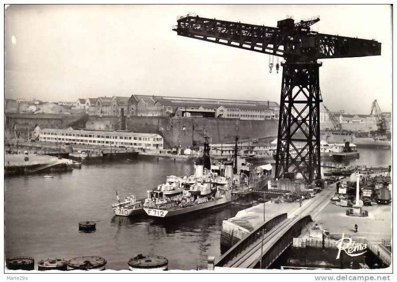 [Les ports militaires de métropole] Port de BREST - TOME 2 - Page 16 448_0012