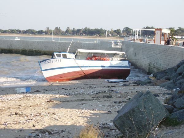 bateau échoué à Rivedoux Imgp0630