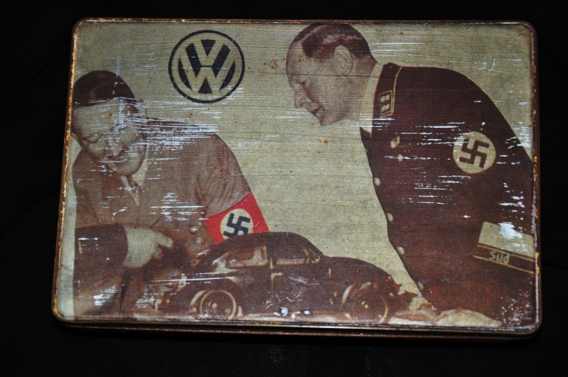 boite métal Chocolat Jacques Hitler et le prototype Volkswagen. 1934 Dsc_0187