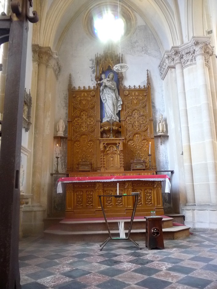 EGLISE, L'INTERIEUR : L'AUTEL, les tableaux, les statues  E5510