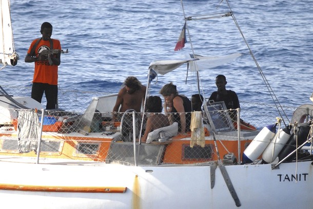 Un voilier français capturé par des pirates somaliens - Page 4 610x13