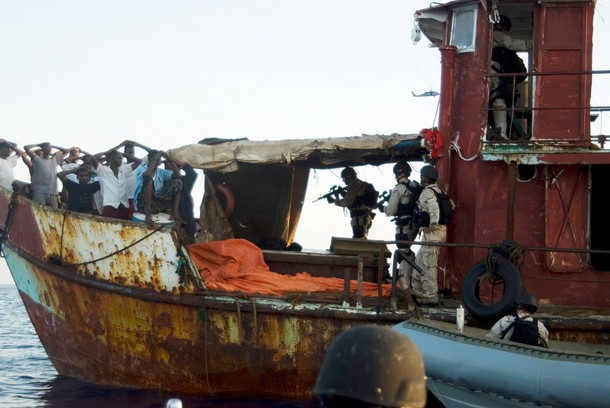 Piraterie au large de la Somalie : Les news... (Partie 2) - Page 12 610x80