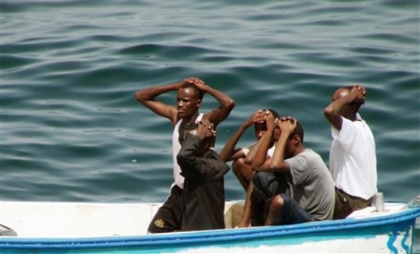 Piraterie au large de la Somalie : Les news... (Partie 2) - Page 21 Pira_o10