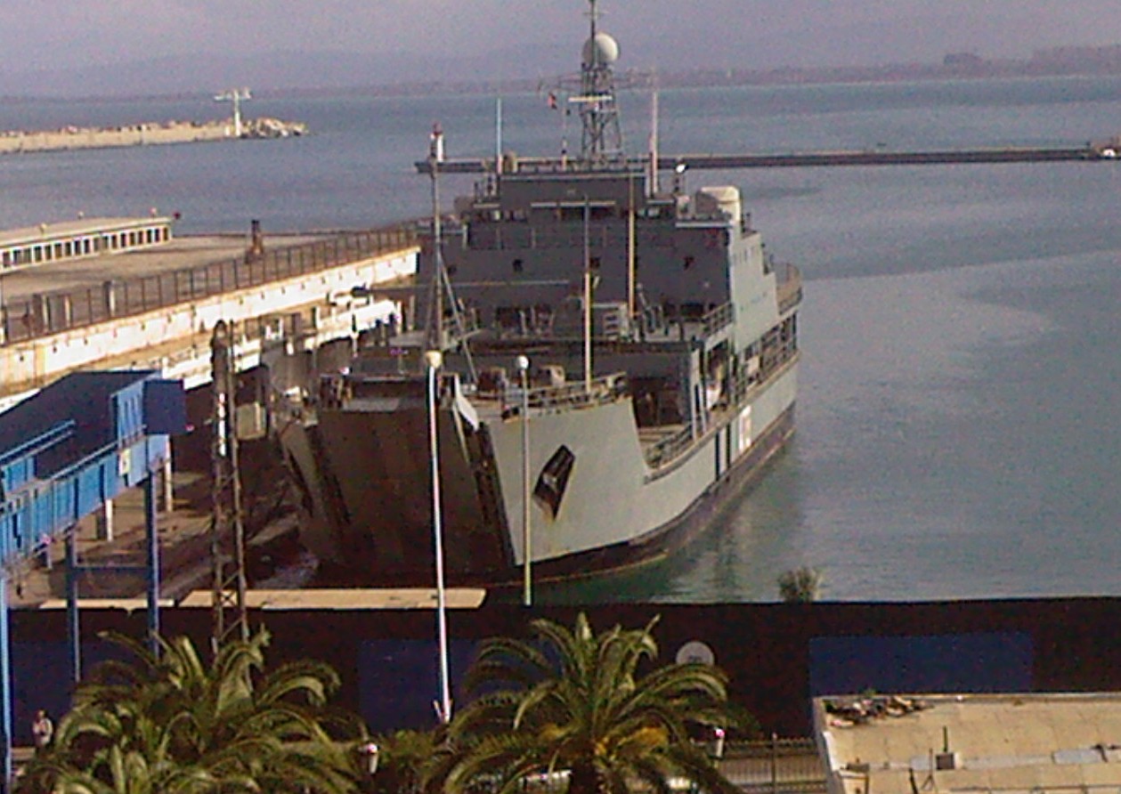 صور السفن الانزال البحرية الجزائرية [  قلعة بني حماد 472  /  قلعة بني راشد 473  ] Photos47
