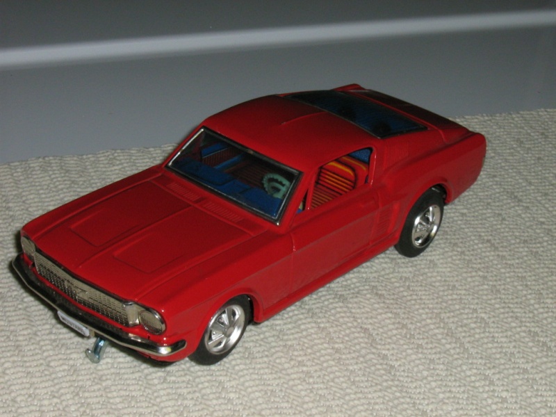 tin toy a battery ''bump and go ''   mustang Pictur95