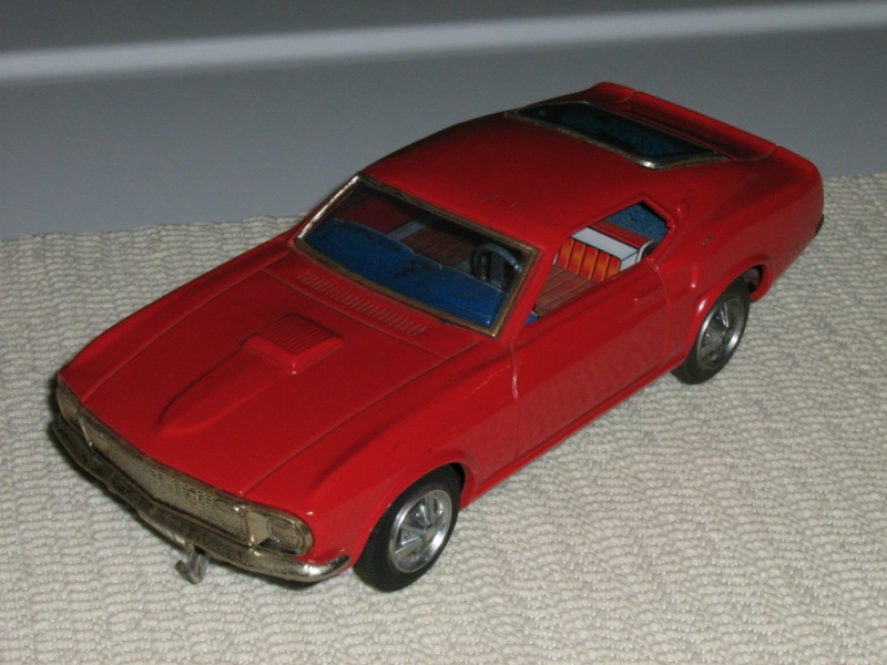 tin toy a battery ''bump and go ''   mustang Pictur96