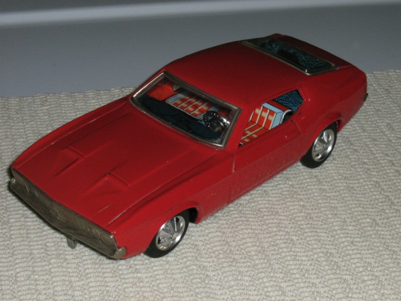 tin toy a battery ''bump and go ''   mustang Pictur97