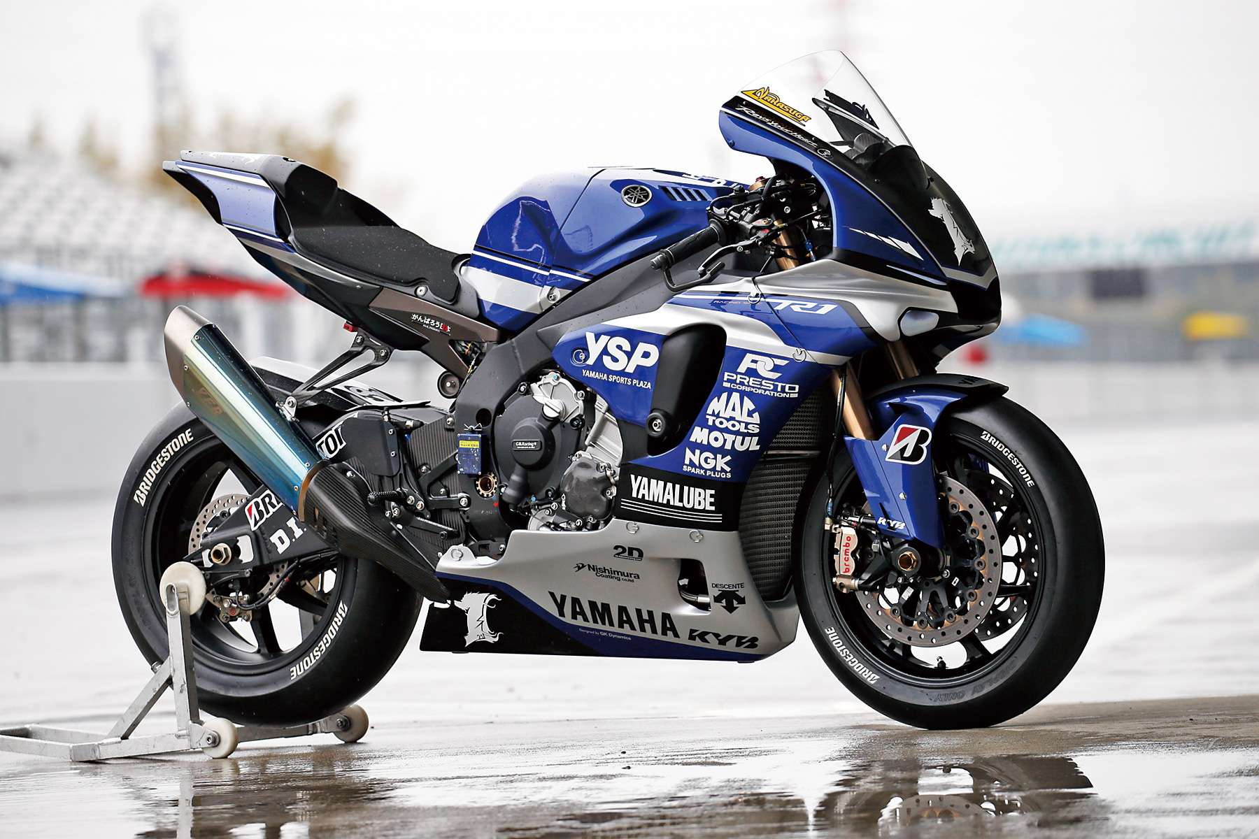Yamaha R1 et R1M Crossplane 2015 ( sujet numero3 ) - Page 5 Rr03_r10