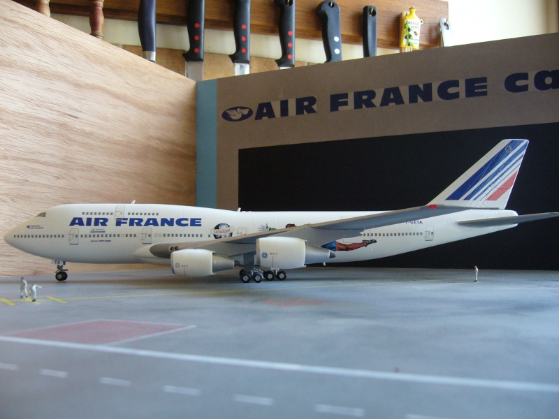 B747-3B3M AIR FRANCE WORLD CUP 1998/ revell 1/144 (base de 400). P1030113